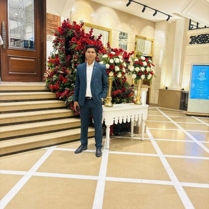 Переводчик Nasir на выставке Ахмедабад