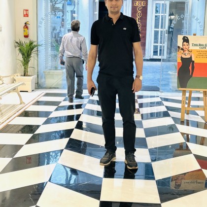 Переводчик Nasir на выставке Med India