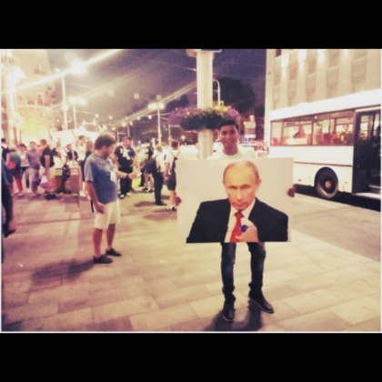 Переводчик Nasir на выставке Дели