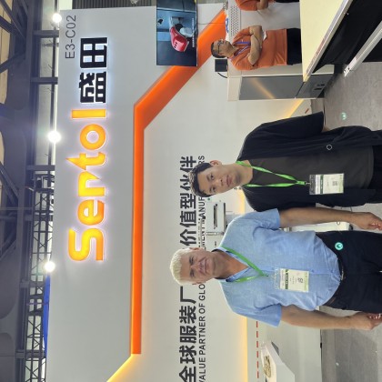 Переводчик Дархан на выставке Выставка швейные изделия