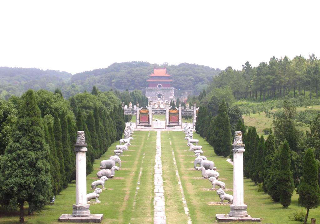 Императорские гробницы династий Мин и Цин